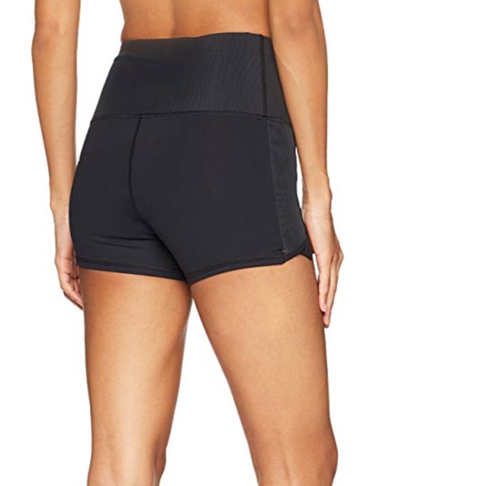 Roxy: lost seaside short